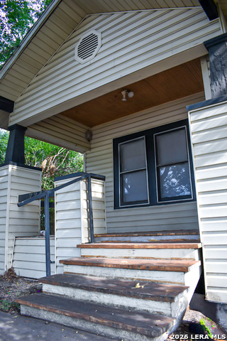2246 E Houston St Property Photo 28