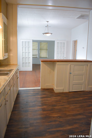 2246 E Houston St Property Photo 30