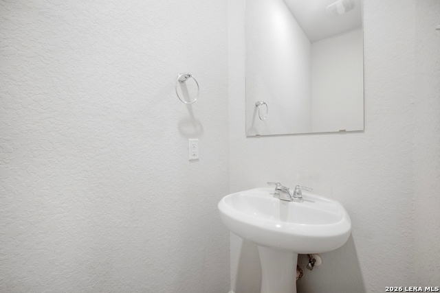 15603 Garam Trl Property Photo 4