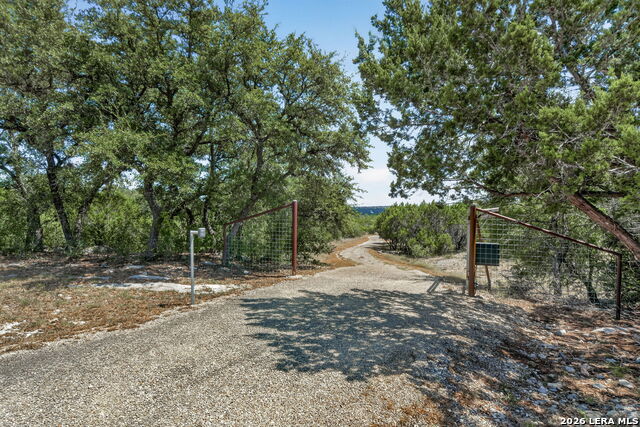 109 Rolling View Dr Property Photo 6
