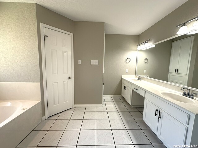 909 Queens Dr Property Photo 15