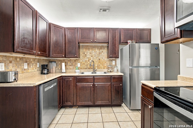 8214 Windlake St Property Photo 5