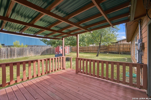 8214 Windlake St Property Photo 12