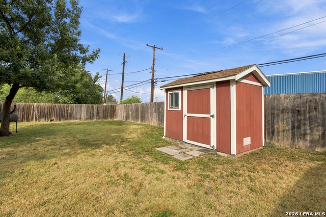 8214 Windlake St Property Photo 14