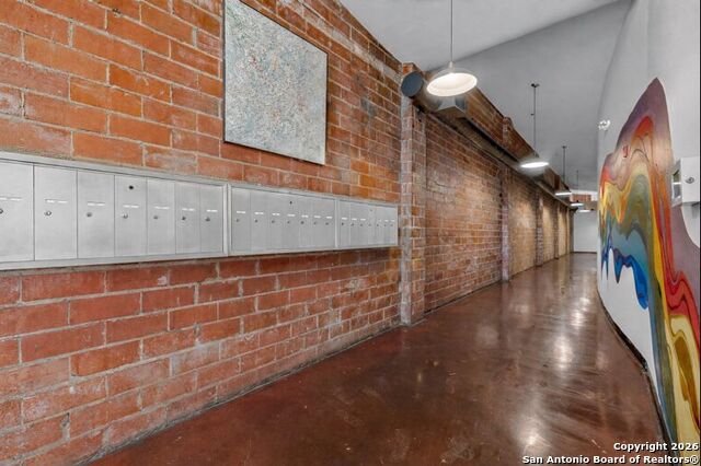 214 E Travis St Property Photo 32