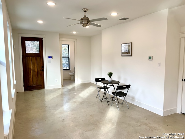 808 E Carson St Property Photo 9