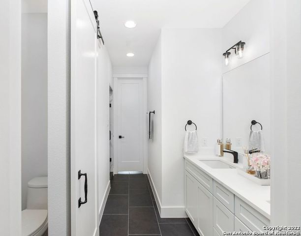 808 E Carson St Property Photo 12