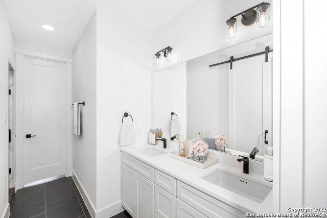 808 E Carson St Property Photo 14