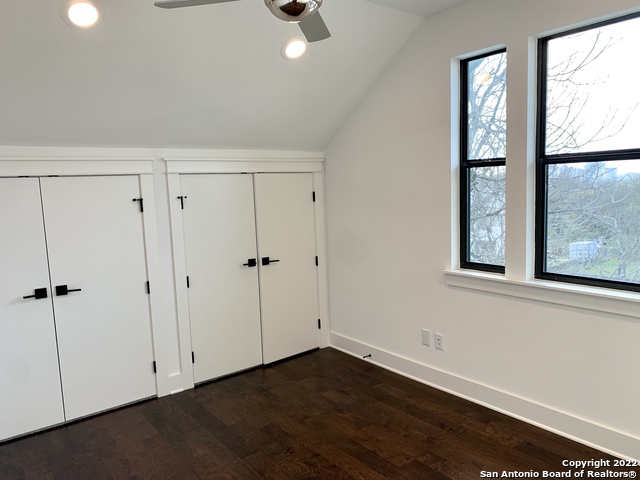 808 E Carson St Property Photo 20