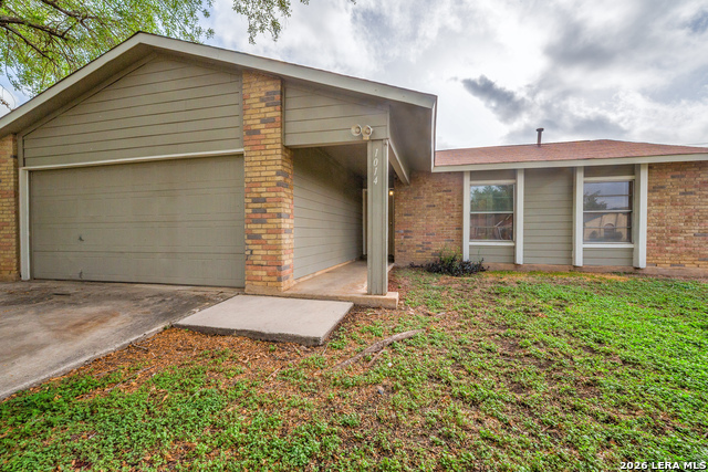 1014 Cloverbrook St Property Photo 2
