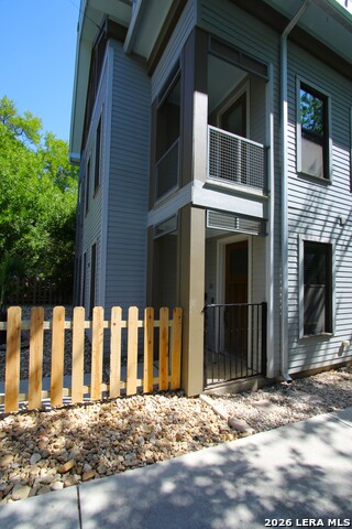 808 E Carson St Property Photo 2