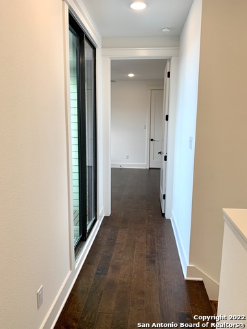 808 E Carson St Property Photo 15
