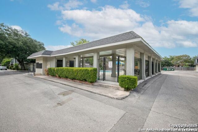 7834 Broadway Property Photo 10