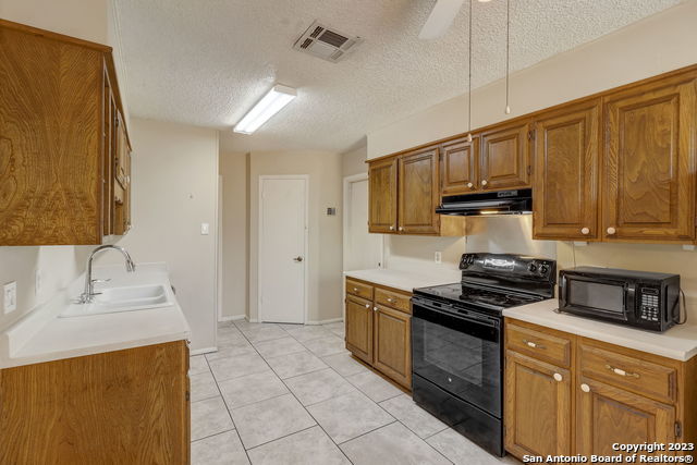 13710 Syracuse St Property Photo 11