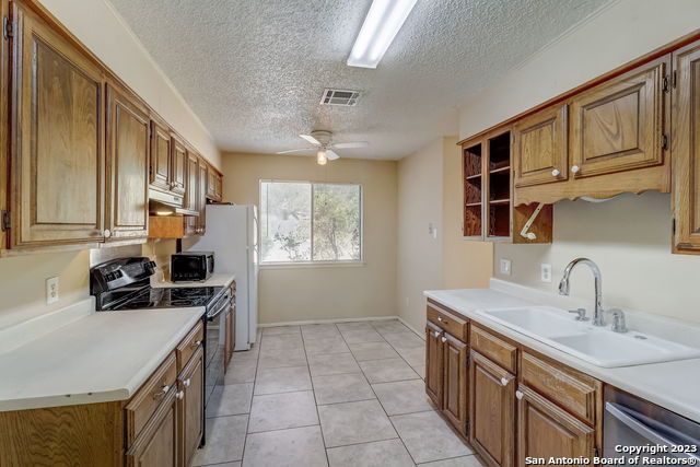13710 Syracuse St Property Photo 12