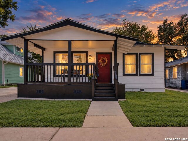 1122 W Craig Place Property Photo 1