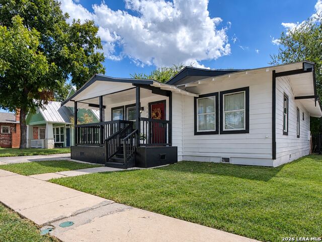 1122 W Craig Place Property Photo 2
