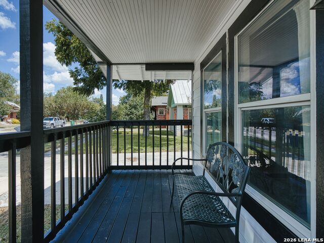 1122 W Craig Place Property Photo 3