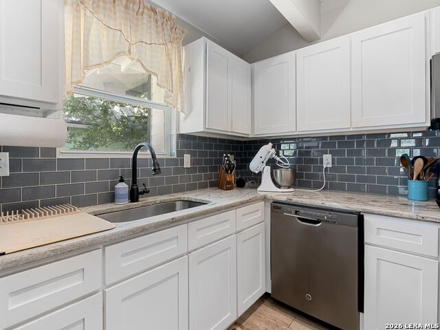 1122 W Craig Place Property Photo 6