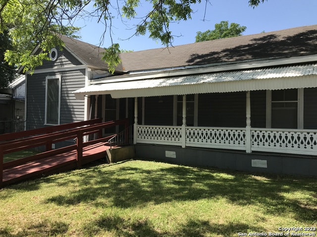 803 Montana St Property Photo 2