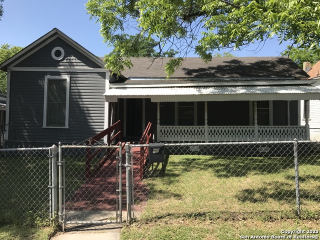 803 Montana St Property Photo 3