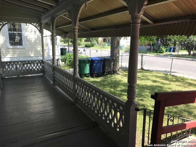 803 Montana St Property Photo 4