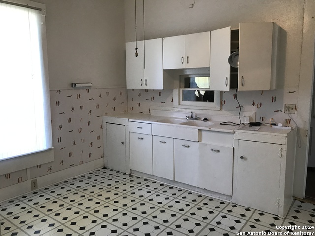 803 Montana St Property Photo 7