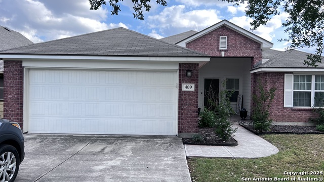 409 Carrick Ct Property Photo 2