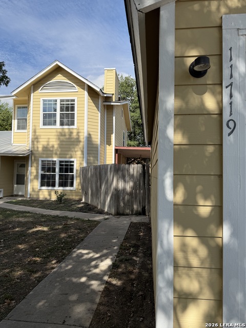 11719 Spring Ridge Dr Property Photo 4