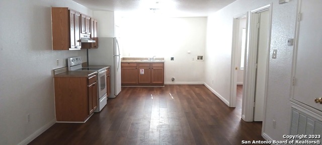 926 Drury Ln Property Photo 3