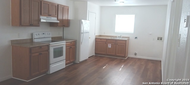 926 Drury Ln Property Photo 4
