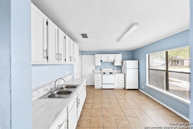 4015 Sun Harbour Property Photo 9