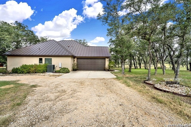 1021 Fm 3432 Property Photo 9