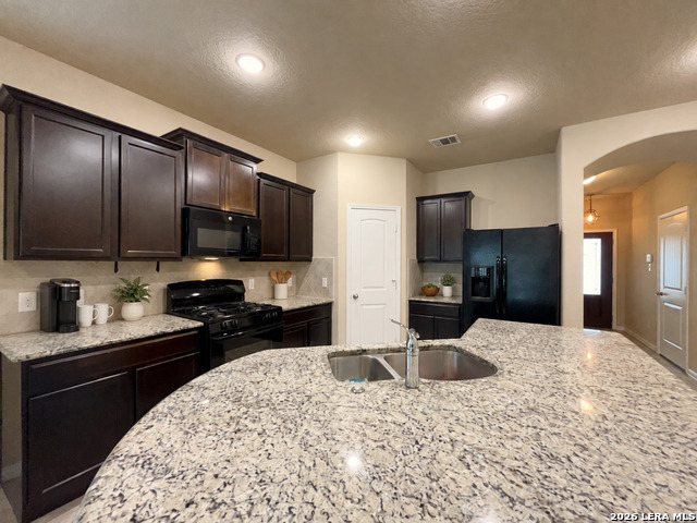 9123 Vondel Park Property Photo 4