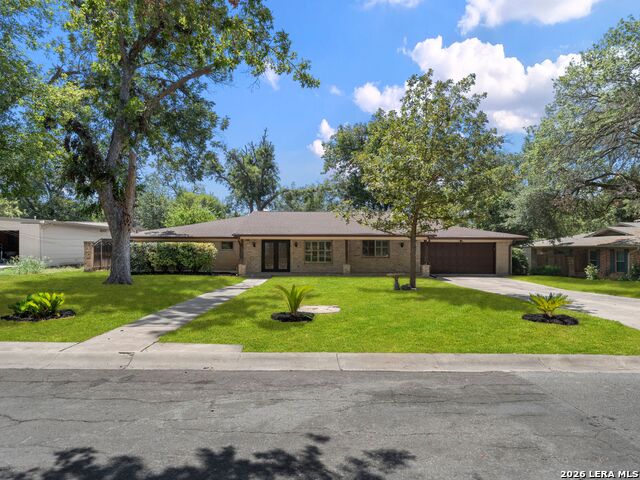 102 Riviera Drive Property Photo 4