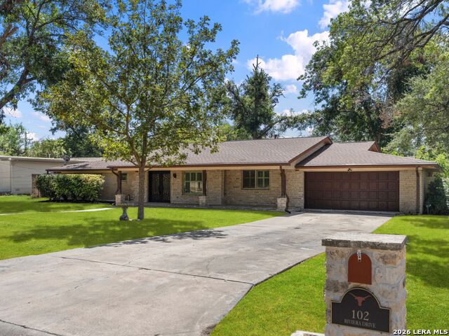 102 Riviera Drive Property Photo 6