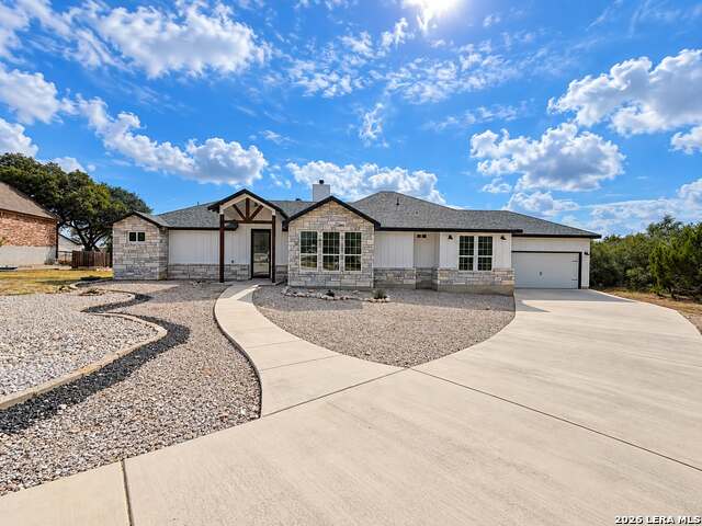107 S Lon Price Property Photo 1