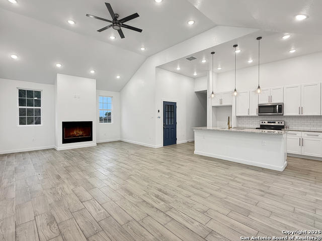 107 S Lon Price Property Photo 2