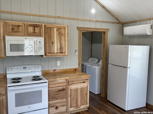 3795 Forest Trail Dr Property Photo 5
