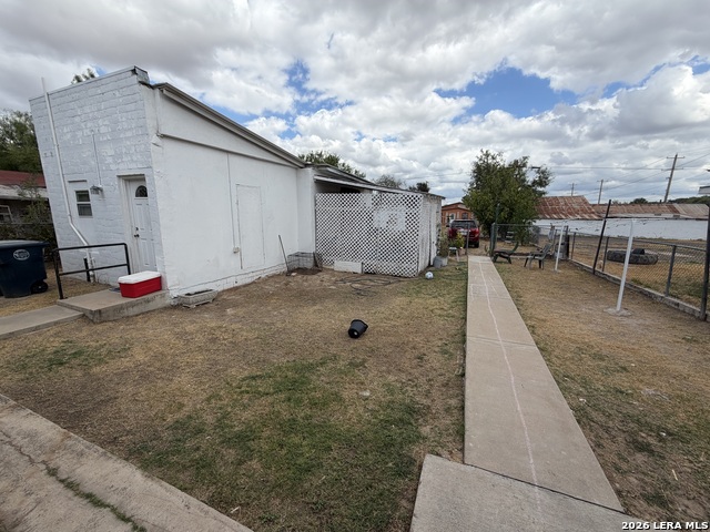 714 Webster St Property Photo 8