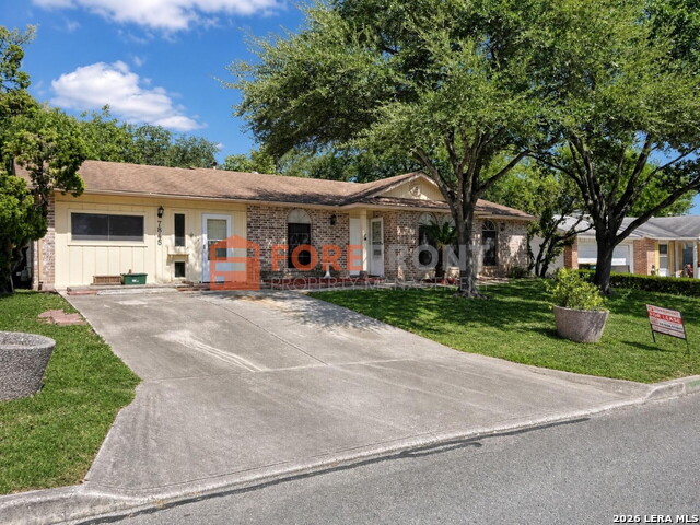7845 Village Oak Property Photo 3