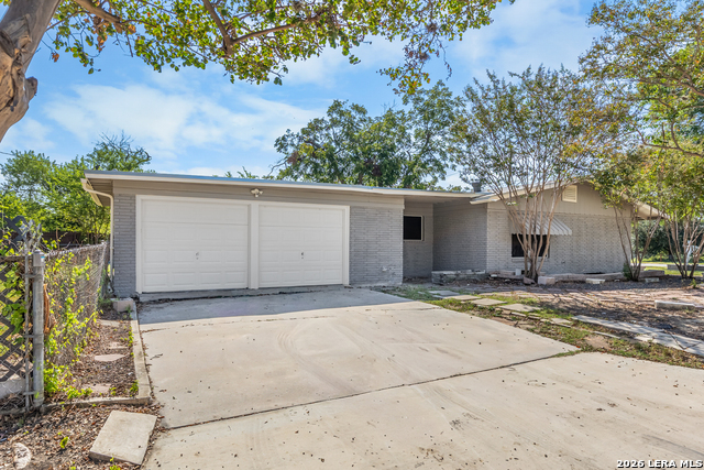 1327 Oblate Dr Property Photo 4