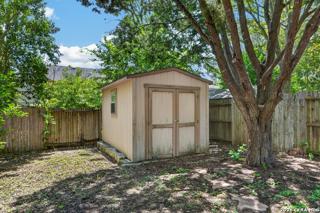 1637 Ebony Ln Property Photo 28