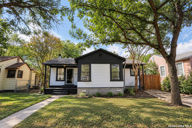 1418 W Lullwood Ave