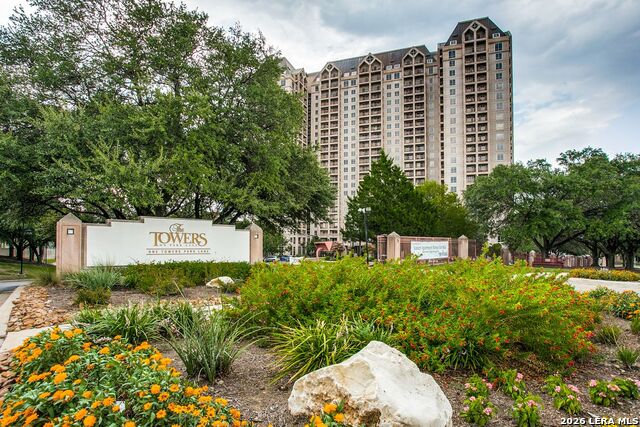 1 Towers Park Ln Property Photo 21