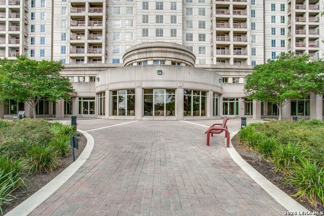 1 Towers Park Ln Property Photo 22