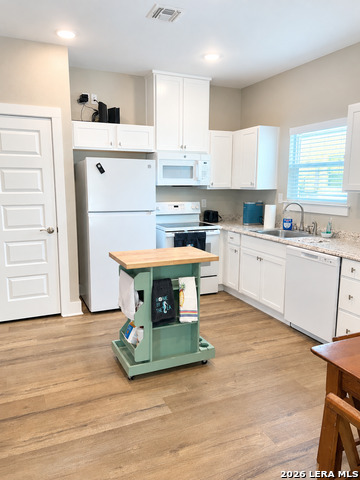 137 Oasis Cir Property Photo 3