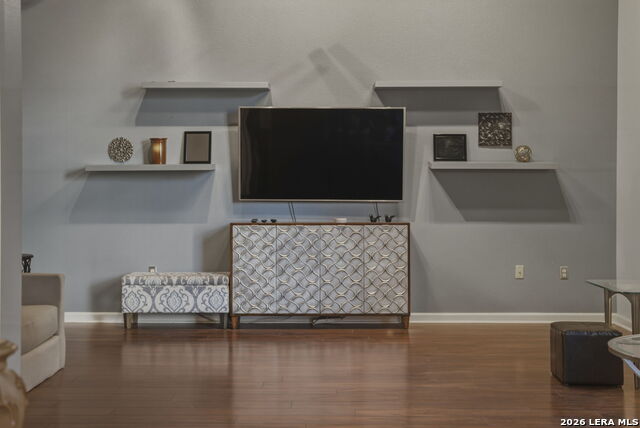 214 E Travis St Property Photo 5