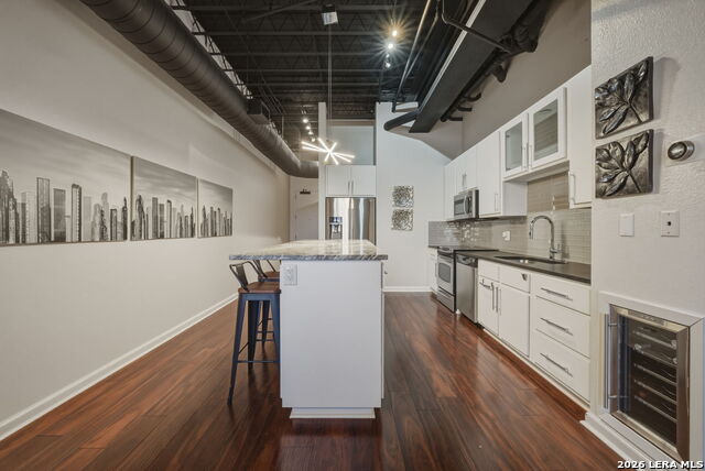 214 E Travis St Property Photo 12