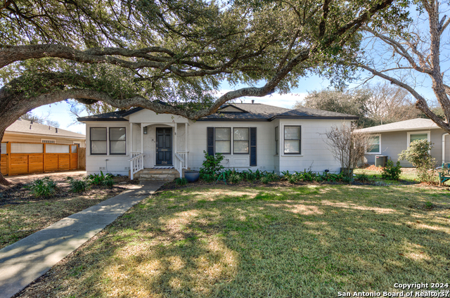 356 Larchmont Dr Property Photo 1